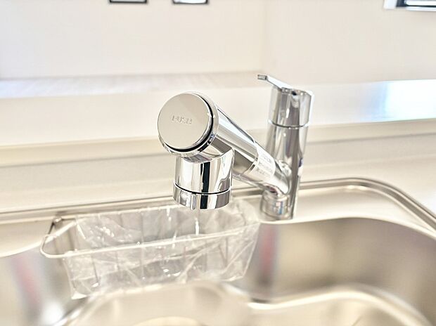 いつでも清潔なおいしいお水を。一つの水栓で水道水と浄水を使い分け。