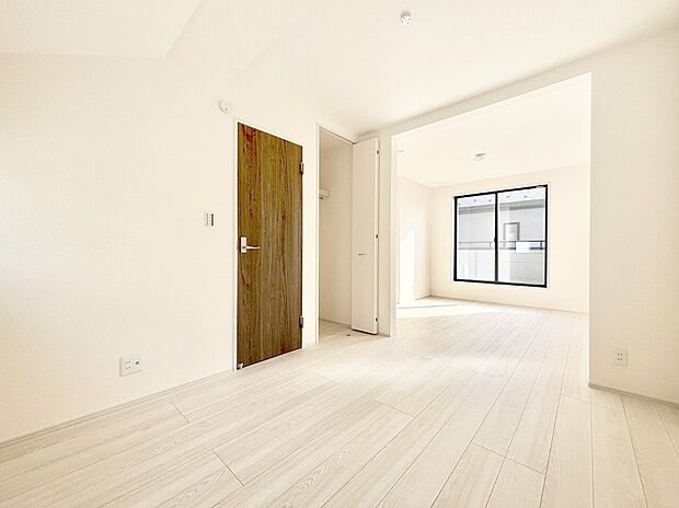 ナチュラルなフローリングはどんなインテリアにもマッチ。  