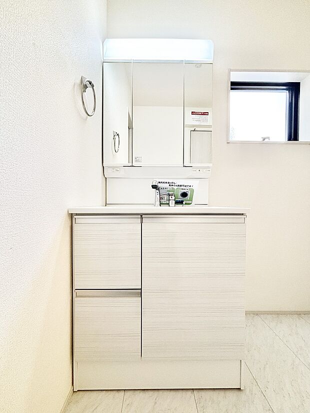 収納力と機能性に優れた洗面化粧台