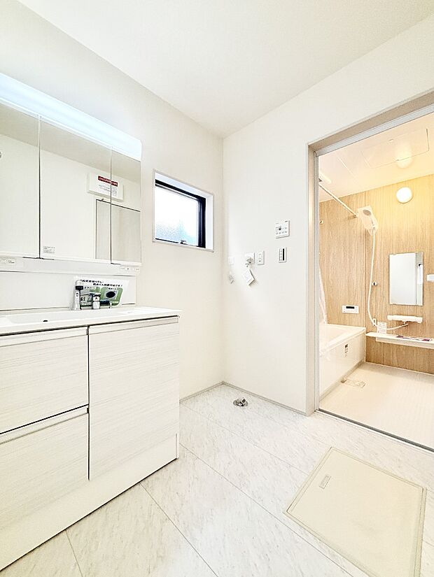 清潔感ある洗面化粧室で朝の身支度も快適