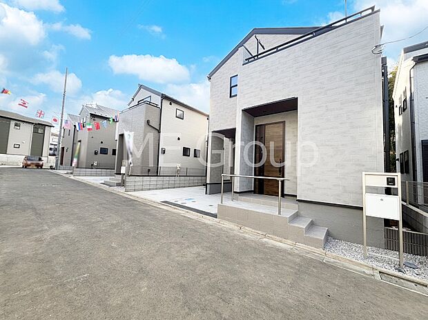 溢れる陽光でご家族の笑顔も輝く