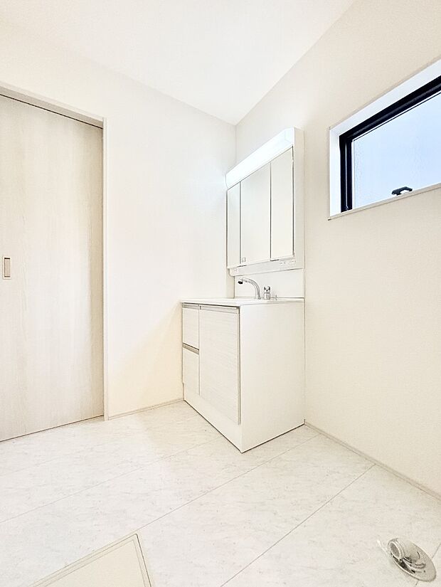 キッチンとの動線を考慮した水廻り集中設計で忙しい時間の家事もラクラク