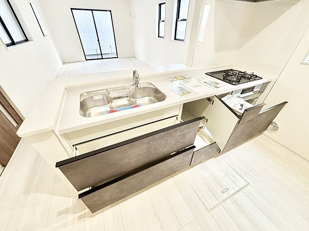 使いやすさを優先したスライド式収納タイプ!