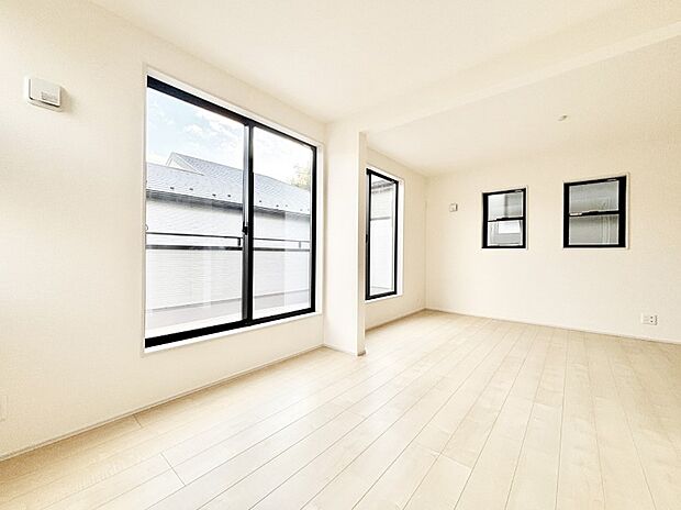 窓からのやさしい光が心地よいプライベートルーム