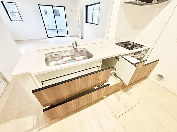 使いやすさを優先したスライド式収納タイプ!