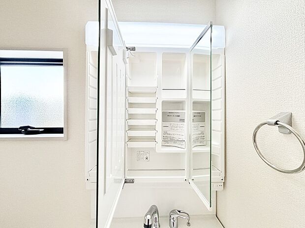 スイッチ1つで一定量の湯を浴槽に張ったり、保温や追い焚きが可能!