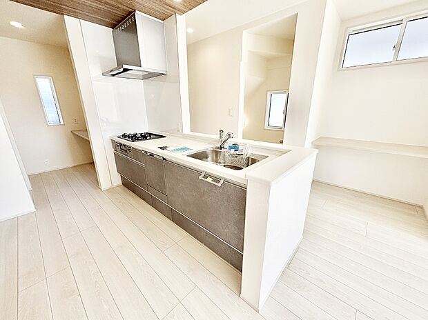 料理をしながらご家族との会話を楽しめる対面カウンターキッチン