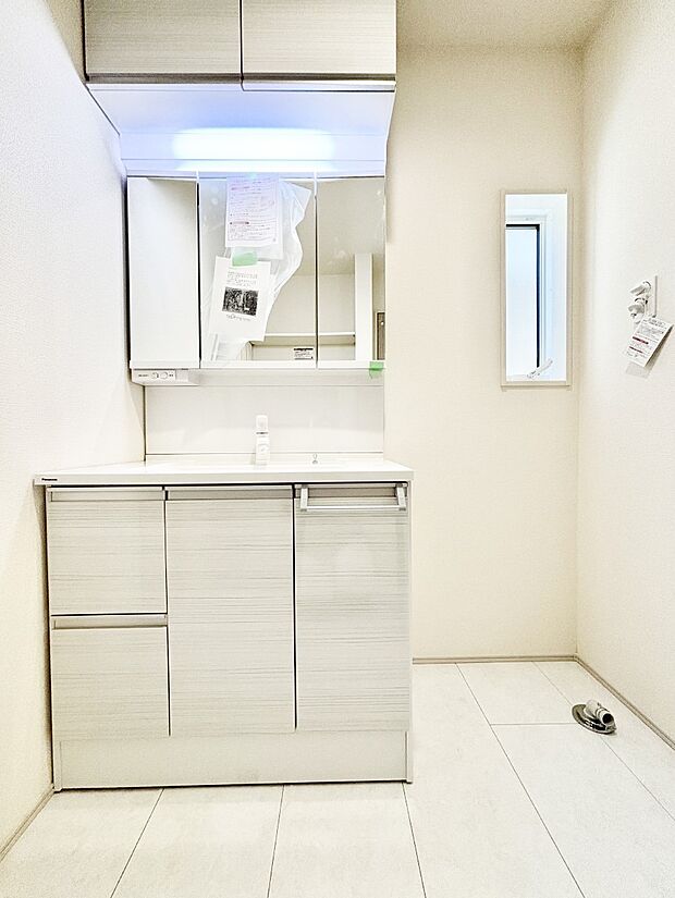 収納力と機能性に優れた洗面化粧台