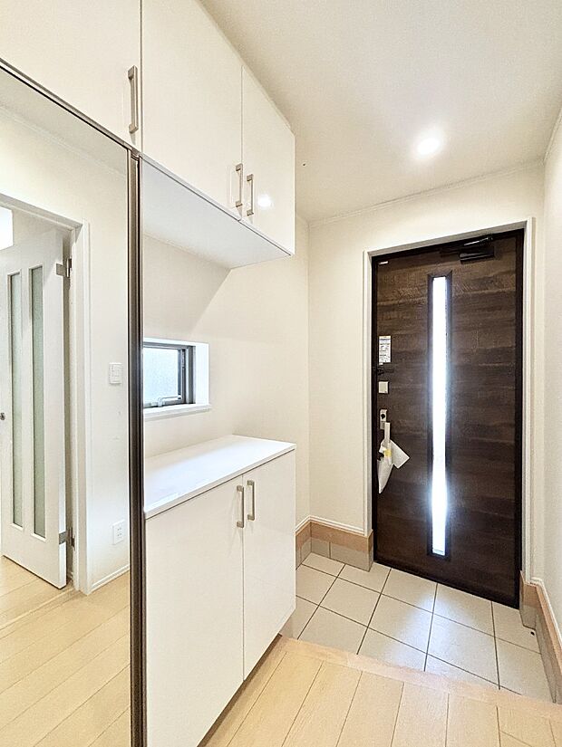 明るい玄関はお客様をお出迎えするのにぴったりです!