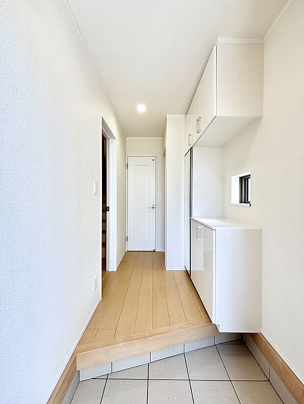 明るい玄関はお客様をお出迎えするのにぴったりです!