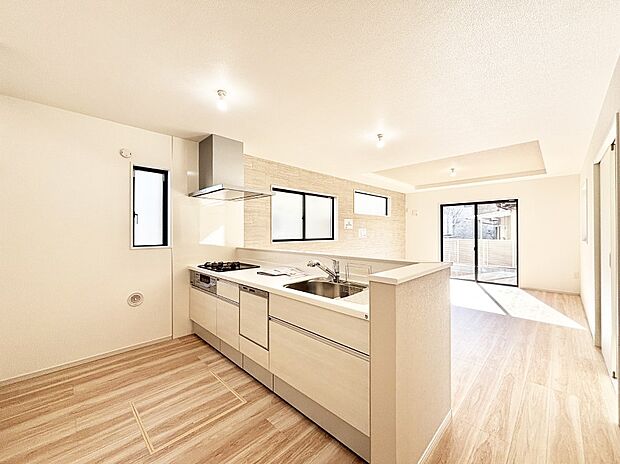 料理をしながらご家族との会話を楽しめる対面カウンターキッチン