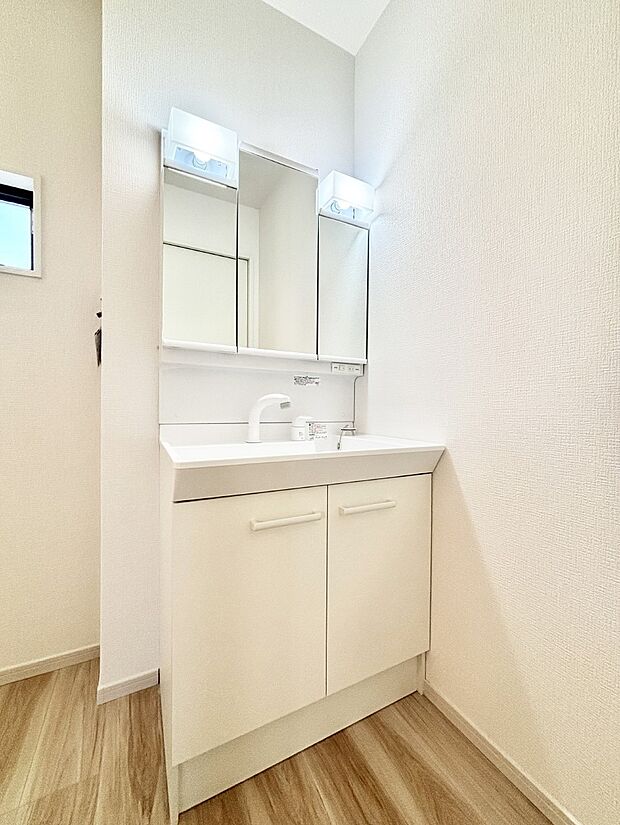 収納力と機能性に優れた洗面化粧台