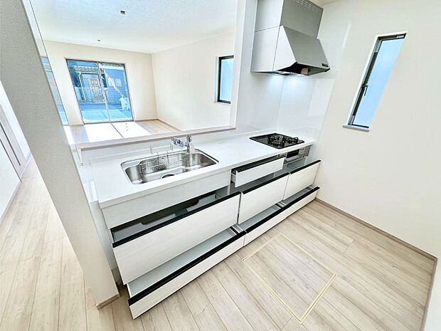 使いやすさを優先したスライド式収納タイプ！