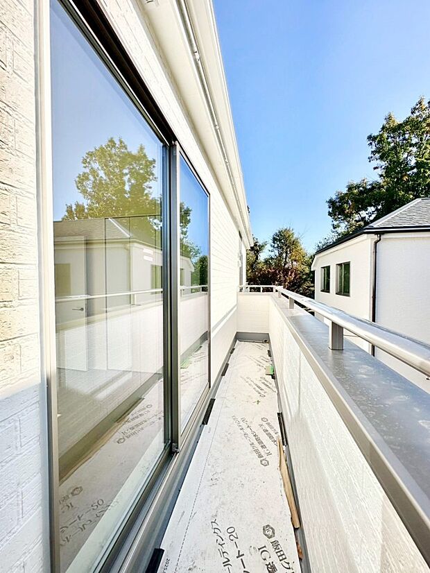 ゆったりバルコニーだから沢山お洗濯ものを干せます。