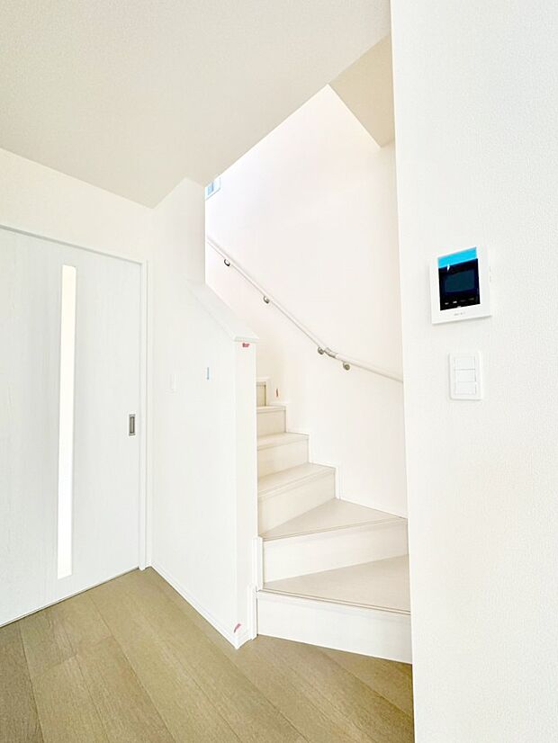 安全性を考慮し階段には手すりを設置しています