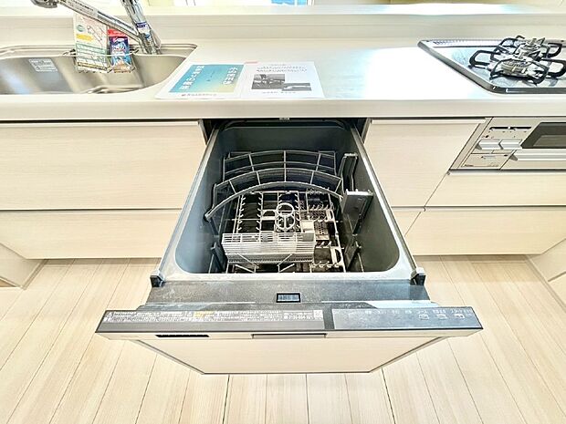 面倒なお片づけは食洗機にお任せ！家事の負担が減って、時間にも気持ちにもゆとりができます。