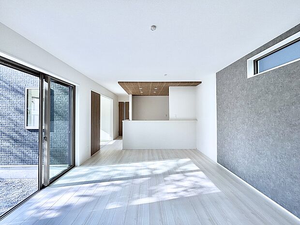 日当たりのいいリビングでゆったりとしたティータイムを！ お気に入りのグリーンを飾れば更に心地よさがアップ！