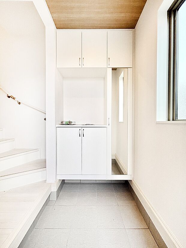 いつもきれいにしておきたい玄関ですね。  