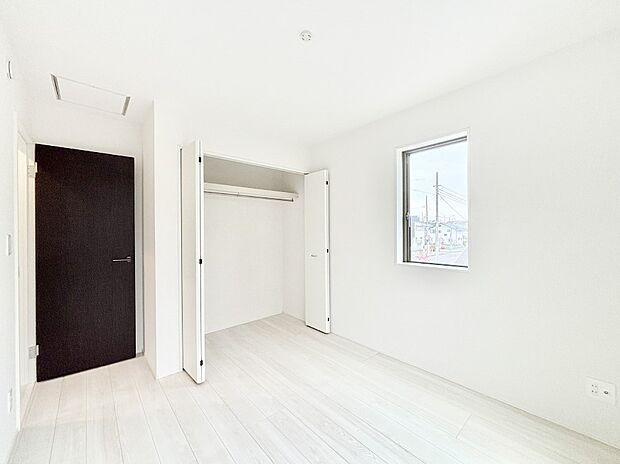 使いやすい形でベットや家具の置き方にも困ることもありません。   