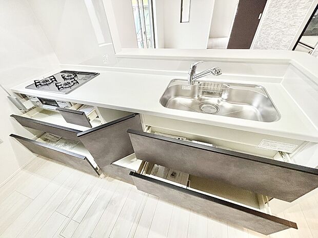 使いやすさを優先したスライド式収納タイプ！