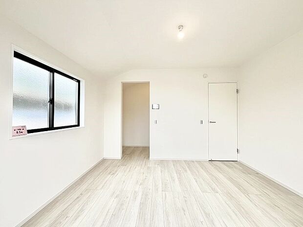 ウォークインクローゼットがあるお部屋。季節ごとの入れ替えも不要で便利です!