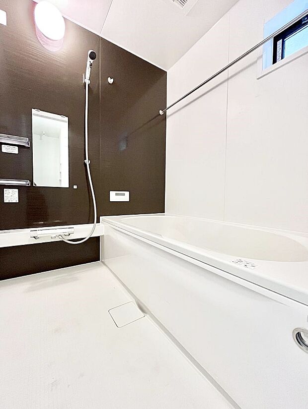 落ち着いた雰囲気でゆっくりお寛ぎいただけるバスルーム