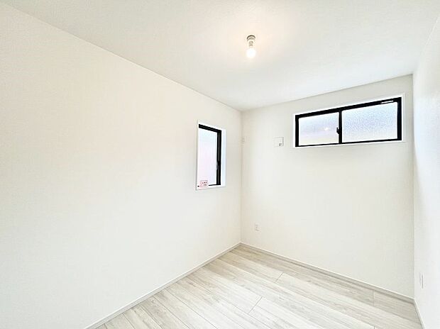 使いやすい形でベットや家具の置き方にも困ることもありません。