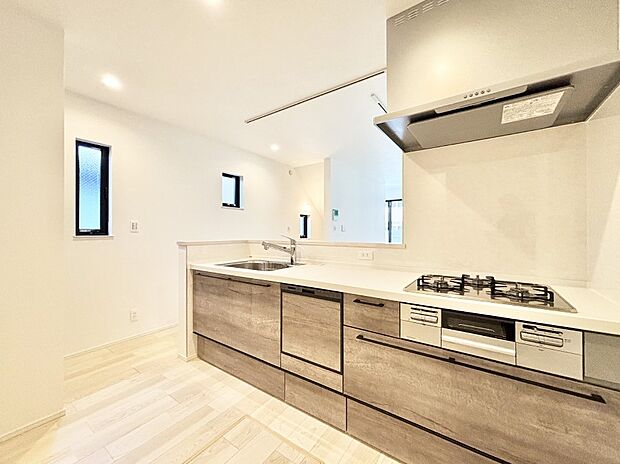 料理をしながらご家族との会話を楽しめる対面カウンターキッチン