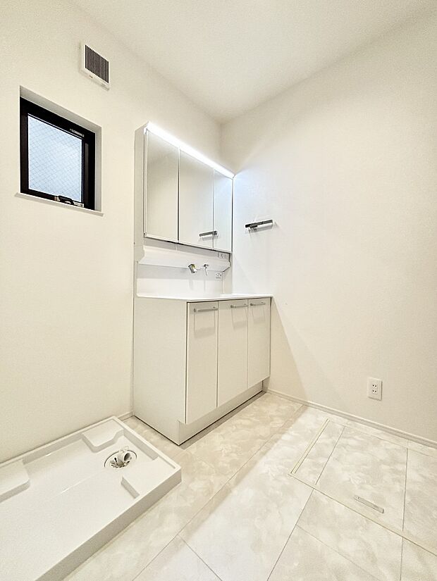 広々とゆとりのあるランドリースペース