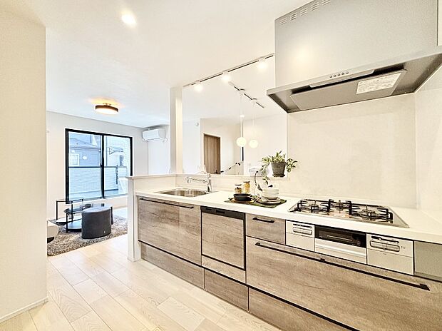 料理をしながらでもご家族との会話を楽しめる対面キッチン