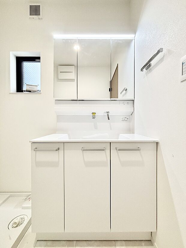 収納力と機能性に優れた洗面化粧台