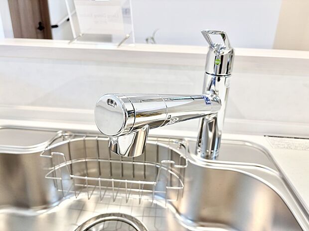 いつでも清潔なおいしいお水を。一つの水栓で水道水と浄水を使い分け。