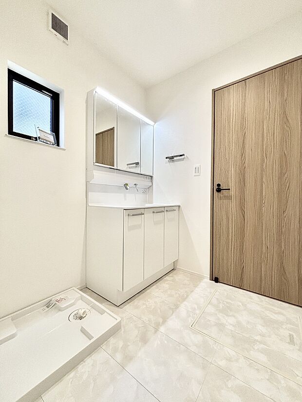 広々とゆとりのあるランドリースペース。    