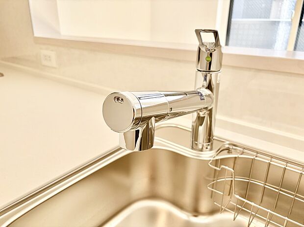 いつでも清潔なおいしいお水を。一つの水栓で水道水と浄水を使い分け。