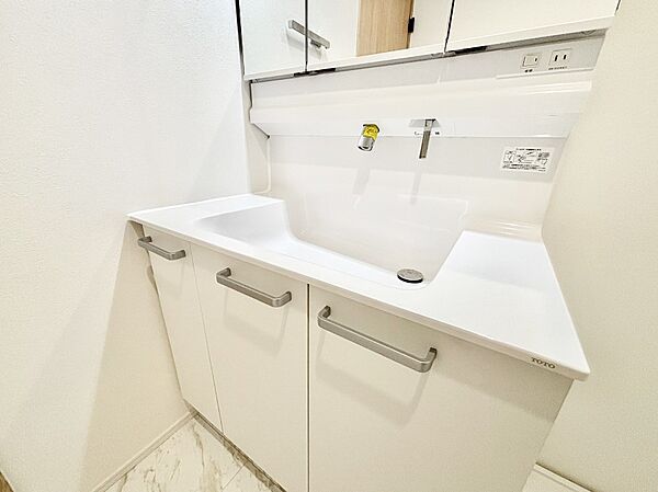 ハンドシャワー付き！使いやすい洗面台。