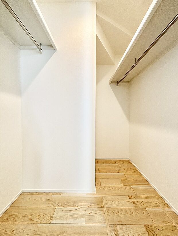 ウォークインクローゼットの活用で生活空間スッキリ  