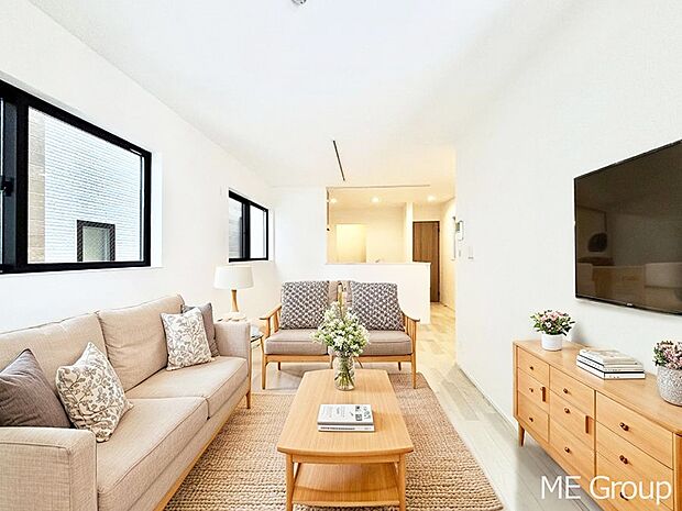 落ち着いた雰囲気のLDKは家族みんなの快適空間※家具はCGです