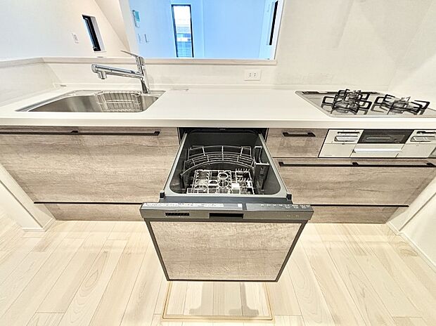 面倒なお片づけは食洗機にお任せ！家事の負担が減って、時間にも気持ちにもゆとりができます。