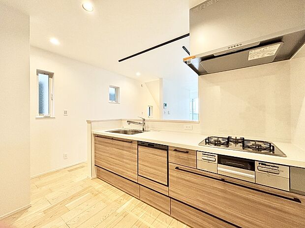 広々とした使い勝手の良いキッチンで日々のお料理も楽しくなりそう