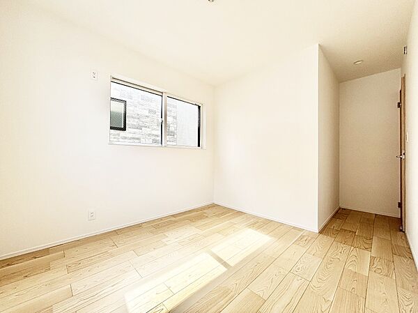 窓からのやさしい光が心地よいプライベートルーム