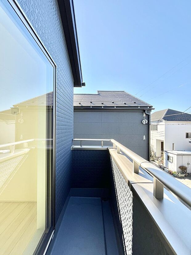 安全性を考慮し階段には手すりを設置しています