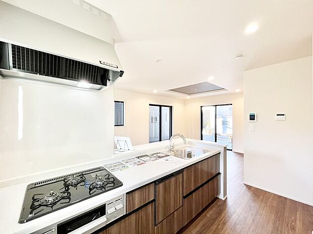 広々とした使い勝手の良いキッチンで日々のお料理も楽しくなりそう