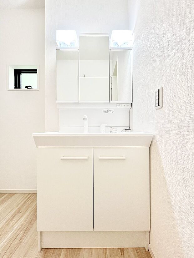 収納力と機能性に優れた洗面化粧台