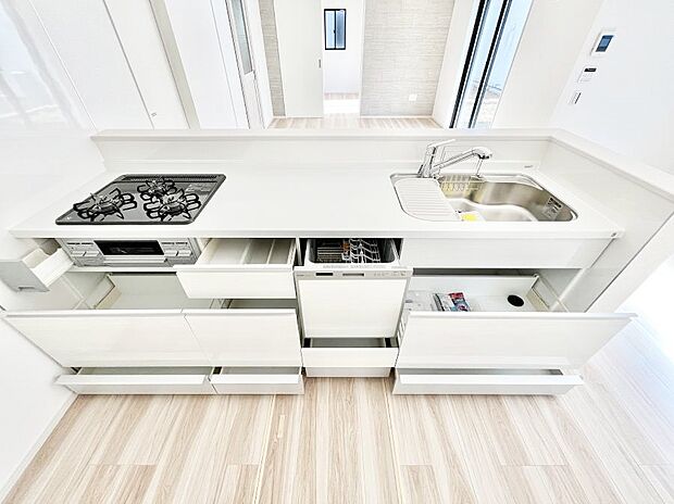 使いやすさを優先したスライド式収納タイプ！