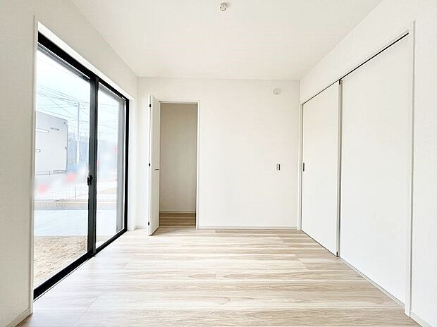 使いやすい形でベットや家具の置き方にも困ることもありません。