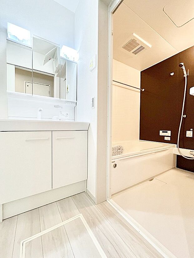 清潔感のある快適空間です。毎日の身支度も気持ち良くお使い頂けます