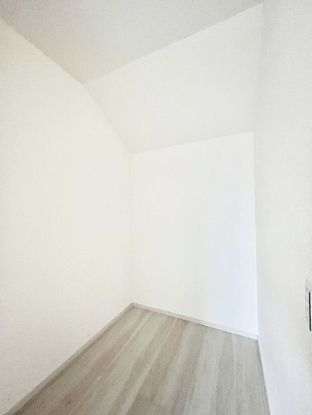 ウォークインクローゼットの活用で生活空間スッキリ