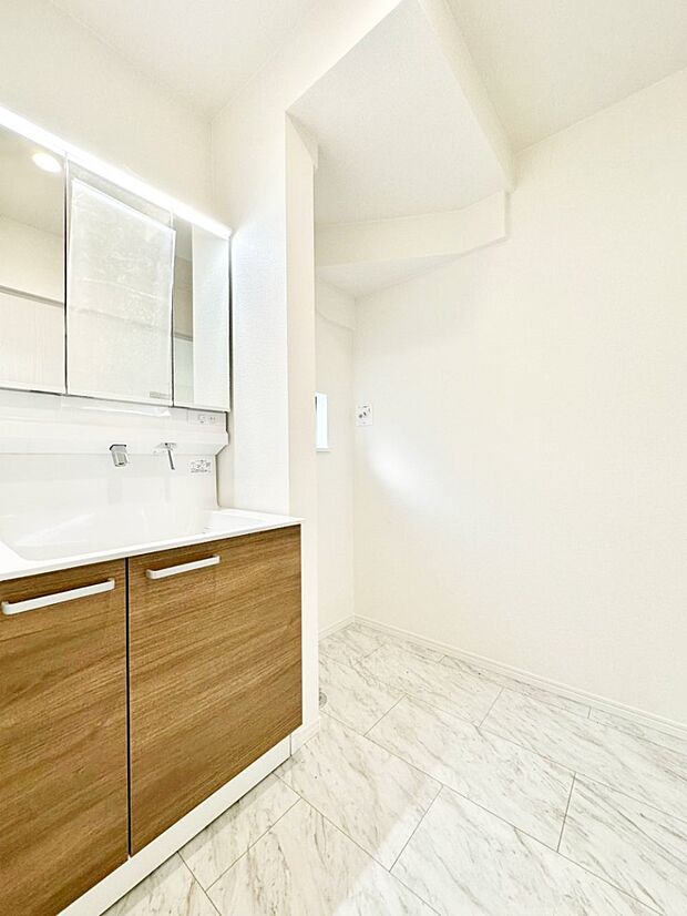 キッチンとの動線を考慮した水廻り集中設計で忙しい時間の家事もラクラク