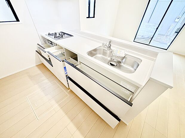 使いやすさを優先したスライド式収納タイプ!