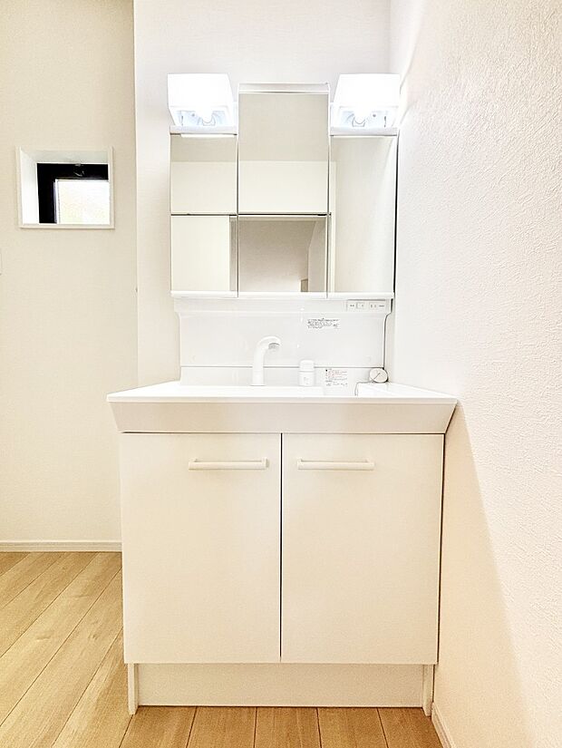 収納力と機能性に優れた洗面化粧台